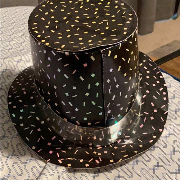 Hello New Years Hat - Picture 3 of 16